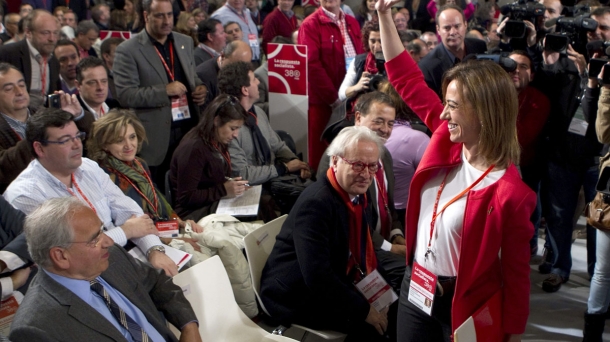 Carme Chacón, saludando a los asistentes al Congreso Federal del PSOE. 