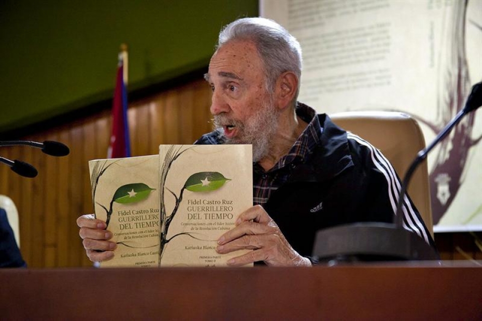 Fidel Castro presenta su libro "Guerrillero del tiempo". Foto: Efe