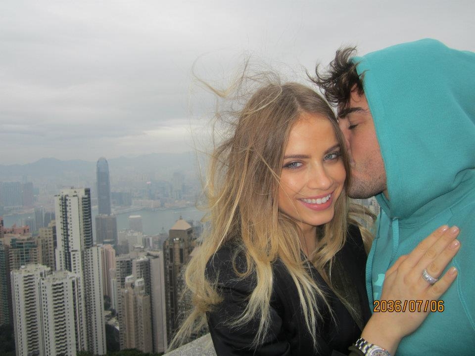Xenia Tchoumitcheva y Fernando Alonso, en una foto que puede confirnar su relación. Foto: xeniablog