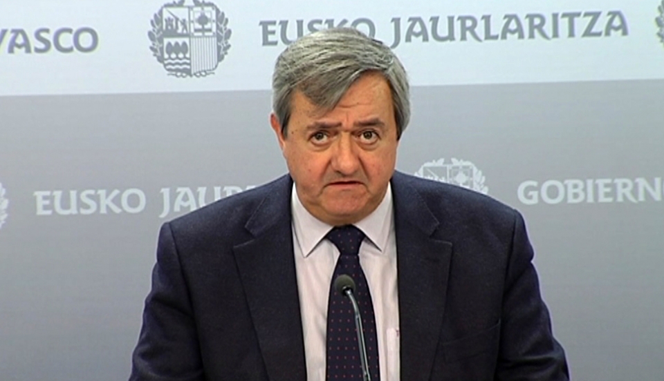 El consejero de Economía del Gobierno Vasco, Carlos Aguirre, durante su comparecencia de hoy. EITB