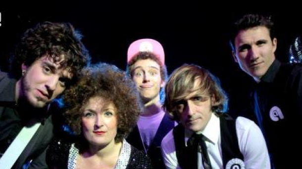 Anai-arrebak: 'Para hacer música utilizamos mucha cacharrería'