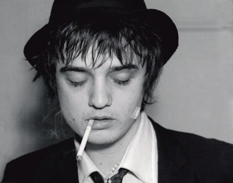 Pete Doherty subastará cuadros pintados con su propia sangre.