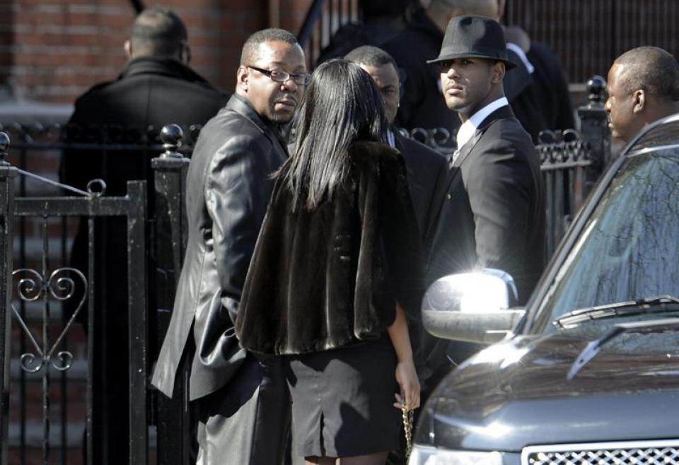 Bobby Brown, exmarido de Whitney, a la salida del funeral.