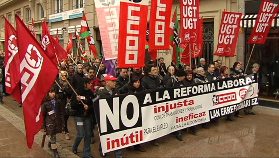 Imágenes de la manifestación en Gasteiz contra la reforma laboral. Foto: EITB