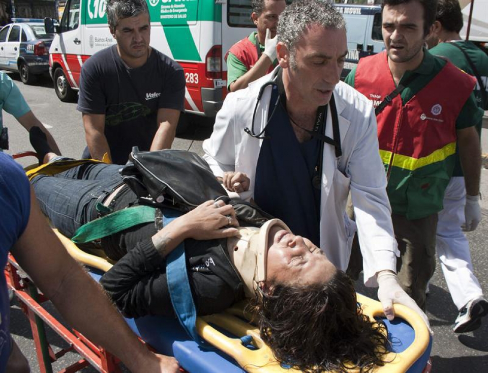 Una de las heridas en el tren descarrilado en Argentina. Foto: EFE.