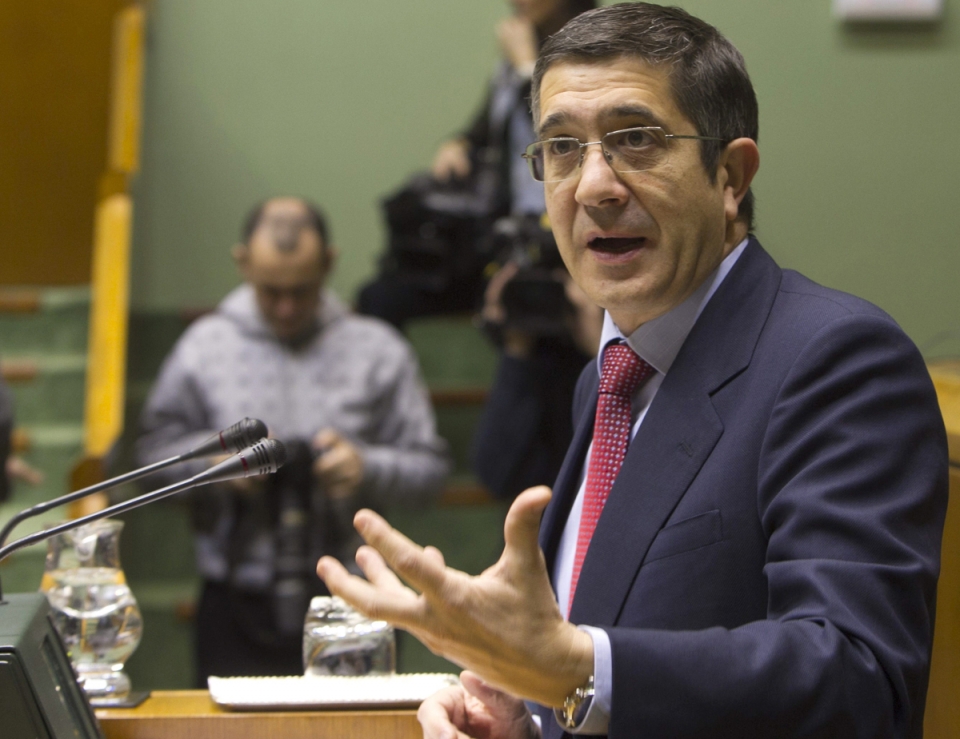 El lehendakari Patxi López durante su comparecencia en el Parlamento vasco. EITB