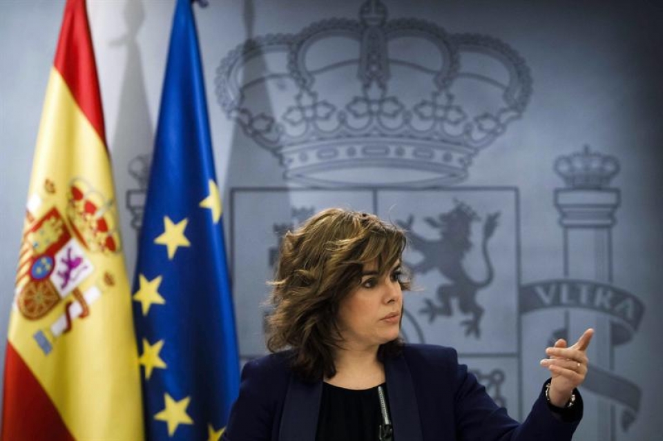 Soraya Saenz de Santamariak zuzenduko du bilera, Mariano Rajoy Bruselan baitago. EFE