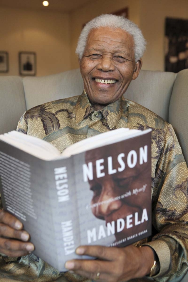 Nelson Mandela lleva largo tiempo arrastrando problemas abdominales. Foto: EFE
