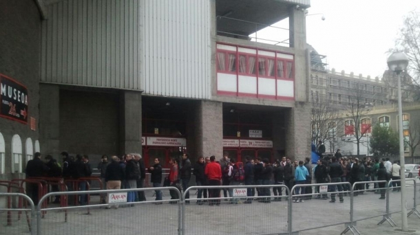 Los aficionados tendrán otra oportunidad para sacar entradas para Old Trafford. Foto: A. B.
