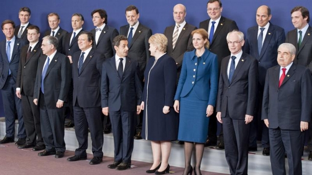 Foto de familia de los jefes de Estado y de Gobierno de la UE, antes del inicio de la cumbre. EFE