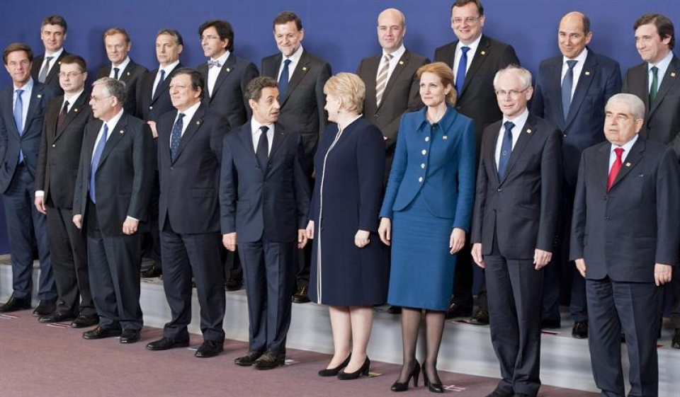 Foto de familia de los jefes de Estado y de Gobierno de la UE, antes del inicio de la cumbre. EFE
