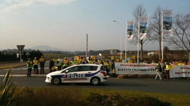 Batera se mobilisant contre le blocage politique que souffre le Pays Basque