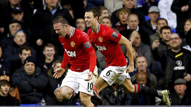 Rooney y Evans. Foto: EFE