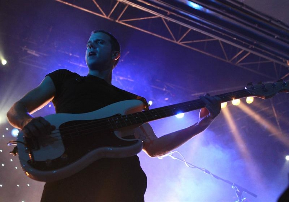 Anthony González durante el concierto. Imagen: EFE.