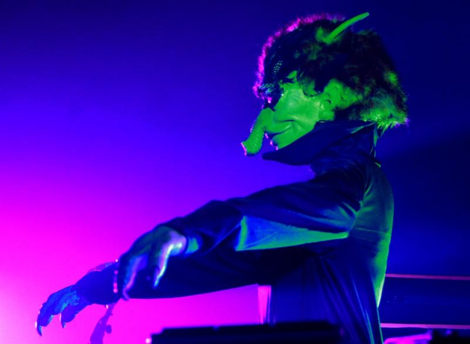 Anthony González durante el concierto. Imagen: EFE.