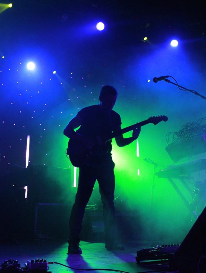 Anthony González durante el concierto. Imagen: EFE.