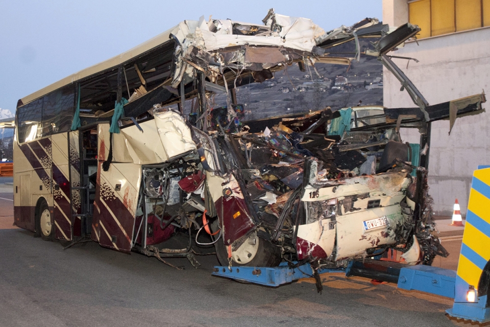 Imagen del autobús accidentado en Suiza. EITB