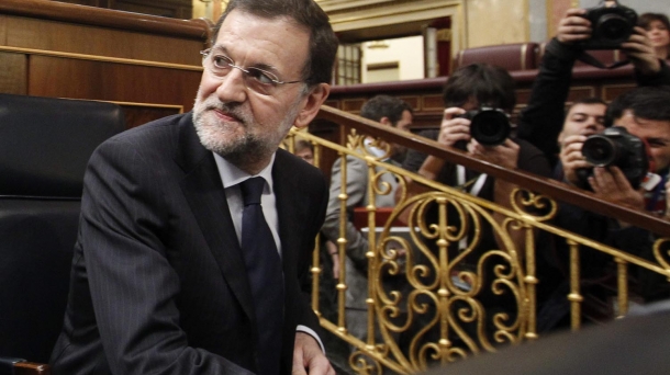 Rajoy admite que reducir el déficit mermará el PIB.