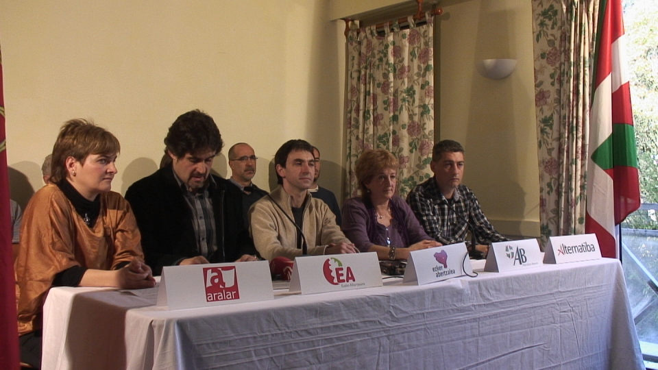 Representantes de la izquierda abertzale, EA, Alternatiba, Aralar y AB. Foto: Ramuntxo Garbisu