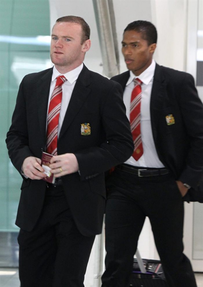 Rooney eta Valencia Loiuko aireportuan. Argazkia: EFE