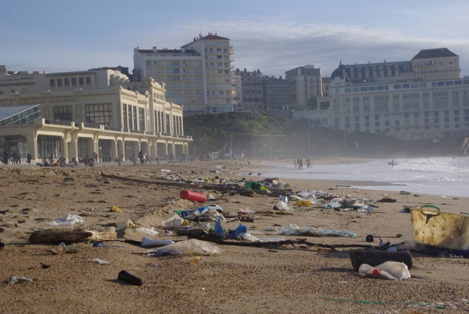 Segunduro 200 kg hondakin pilatzen da itsasoan. Argazkia: Surfrider