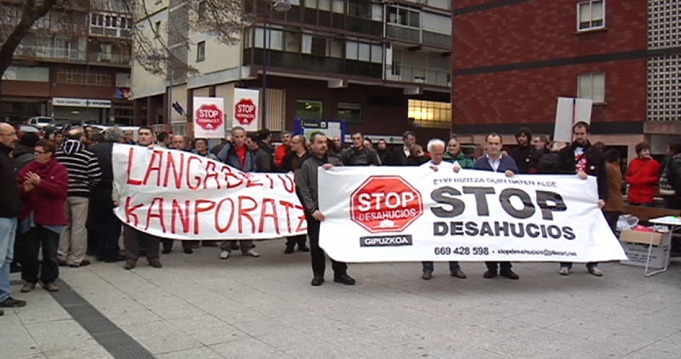 Protesta contra los desahucios en Errenteria. EITB