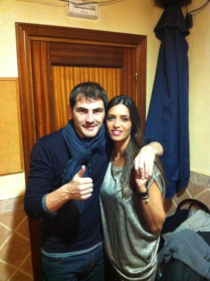 Iker Casillas y Sara Carbonero, en una imagen publicada por el futbolista en Facebook.