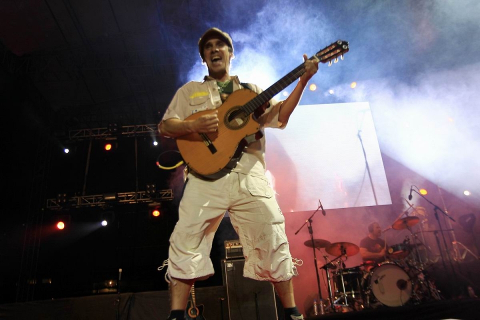 MANU CHAO, EN DIRECTO. FOTO: EFE