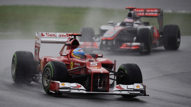 Alonsoren Ferrari autoa Malaysiako zirkuituan. Argazkia: EFE