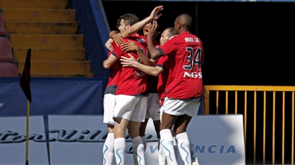 Los jugadores de Osasuna celebran el primer gol. Foto: EFE