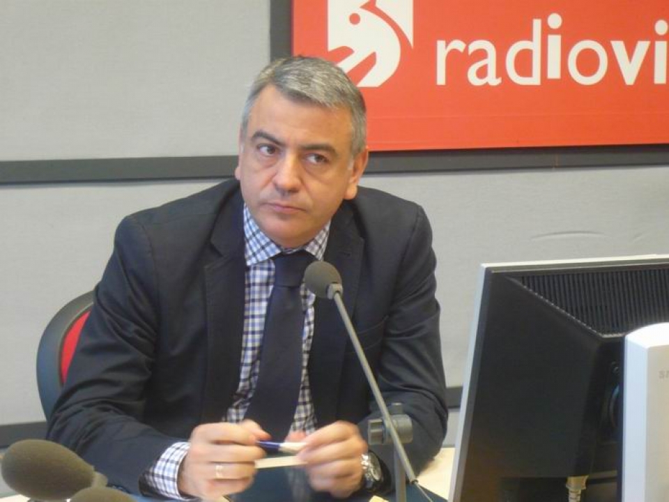 Javier de Andrés, en los estudios de Radio Vitoria. Foto: EITB.