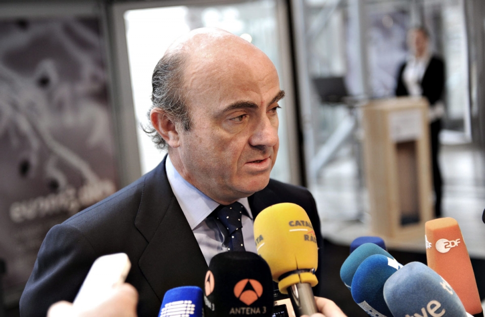 El ministro de Economía español achaca la subida de la prima a las dudas sobre Europa. Foto: EFE