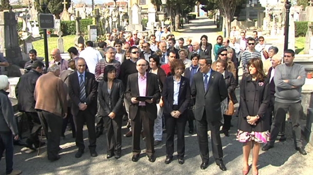 Homenaje en el cementerio de Durango en el aniversario del bombardeo