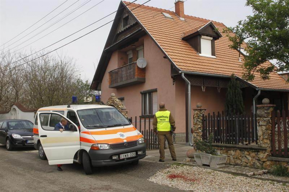 Ustezko hiltzailea hortik gertu atxilotu du, urtegi baten ondoan. Argazkia: EFE