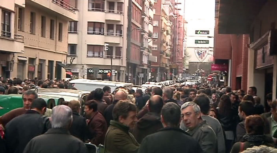 Azken agurra Iñigori. Argazkia: EITB