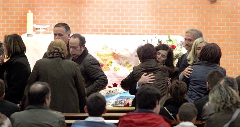 Familiares de Iñigo Cabacas, en el funeral del joven bilbaíno. Foto: EITB