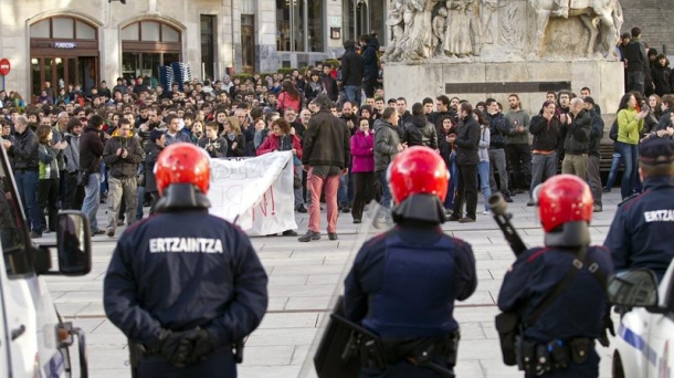 Ertzainas, durante una protesta.