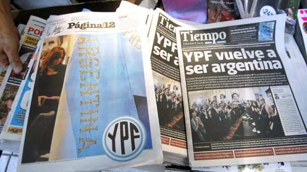 La prensa argentina recoge en portada la expropiación de YPF. Efe.