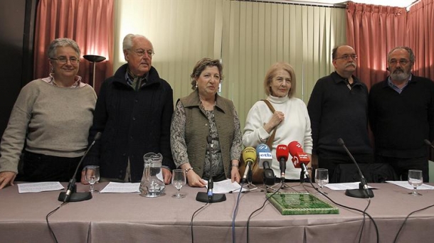 Miembros de la plataforma durante la presentación esta mañana en Madrid del manifiesto. Efe.