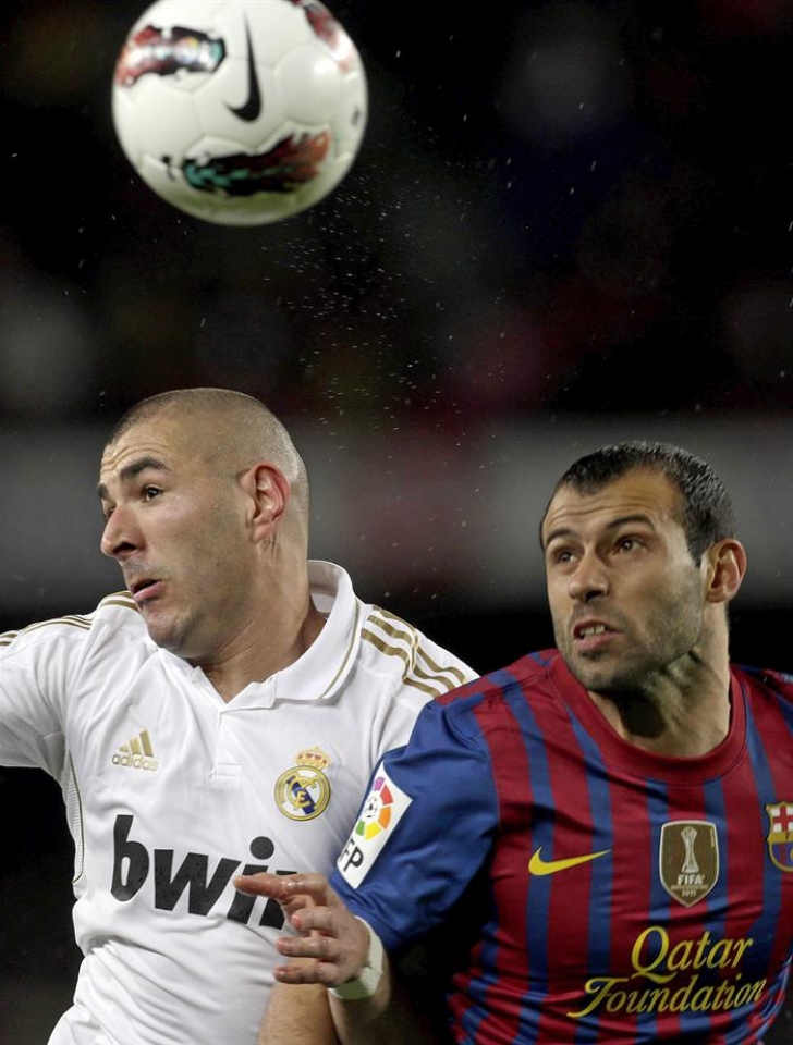 Benzema eta Mascherano. Argazkia: EFE