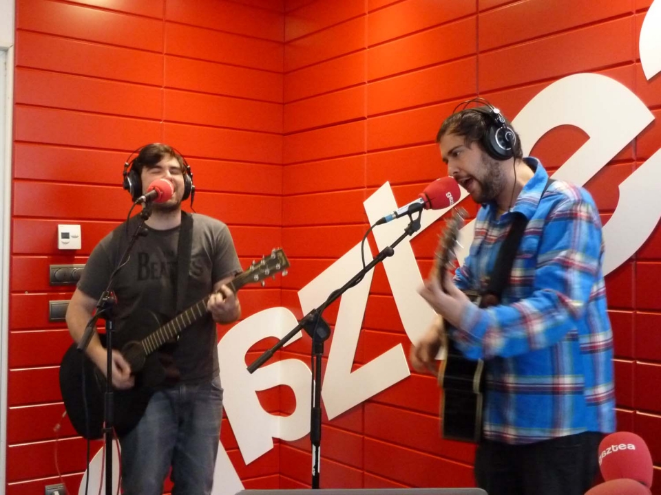 Azken diskoko hainbat kanta abestu dituzte. Argazkia: EITB