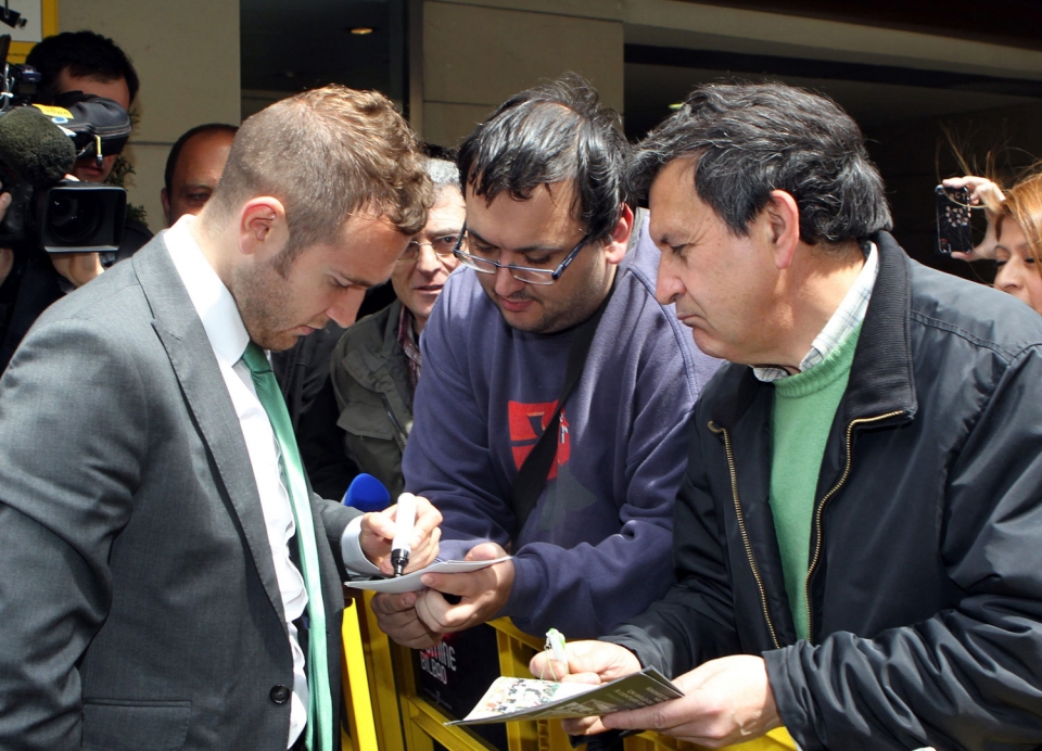 Sportingeko jokalariak hotelera heltzen. Argazkia: EFE