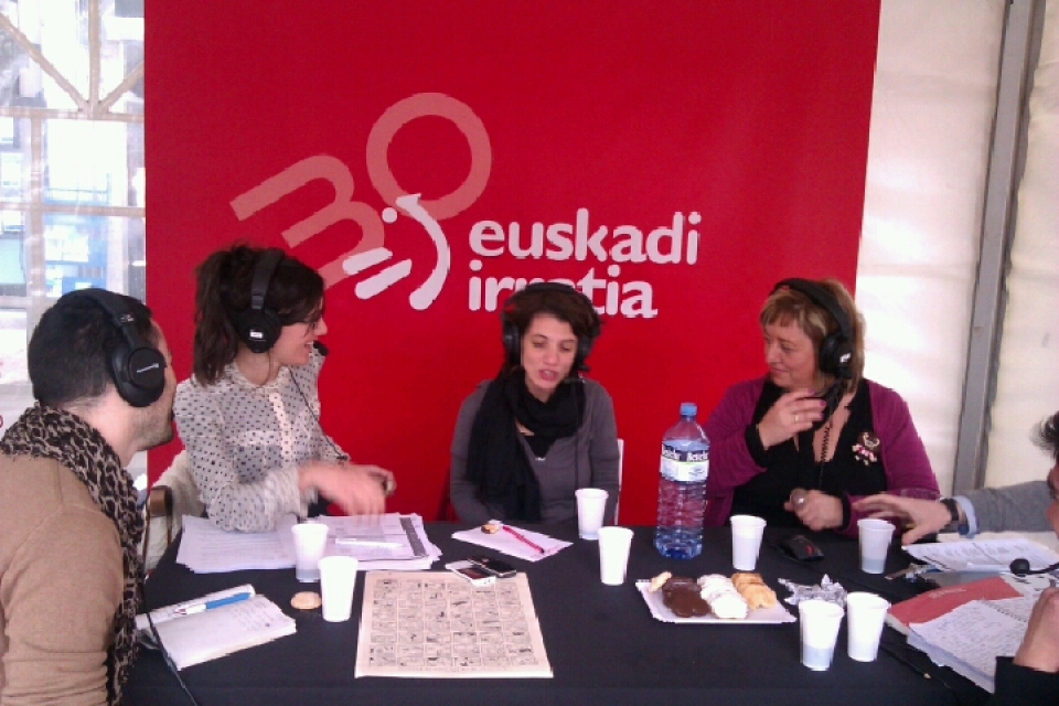 Gernikako Trepalari kultur elkarteko kideetako batekin hizketan