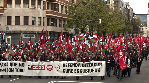 Manifestaciones contra los recortes en las capitales vascas