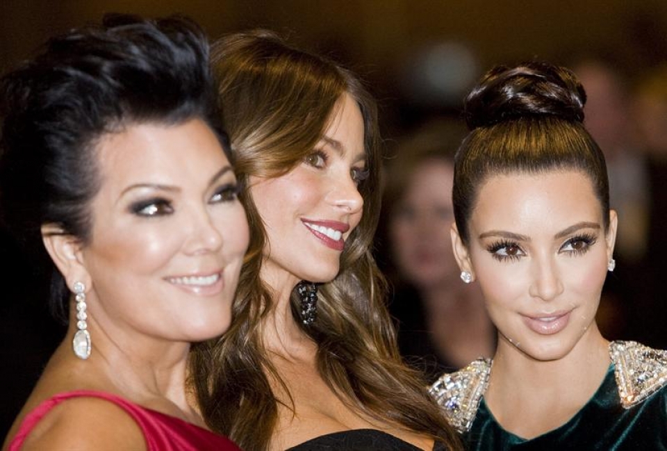 Kris Jenner, Sofia Vergara eta Kim Kardashian, Etxe Zuriko Berriemaileen Sarien ekitaldian. Argazkia: EFE