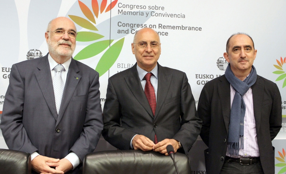 Jesús Loza, Rodolfo Ares y Daniel Innerarity en la presentación. Foto: EFE