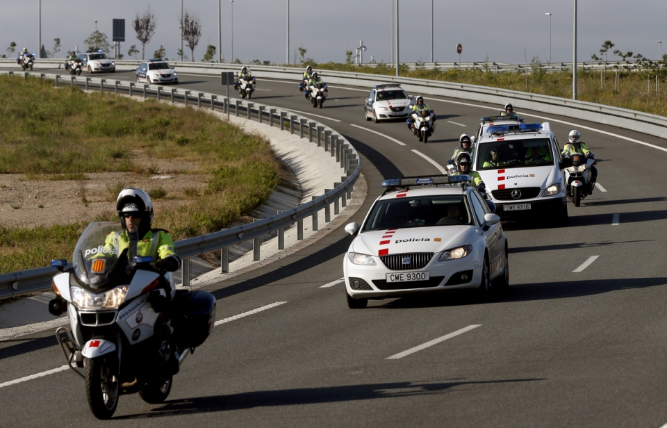 Mossos d'Esquadra vigilan una manifestación del 1 de mayo en Barcelona. EFE