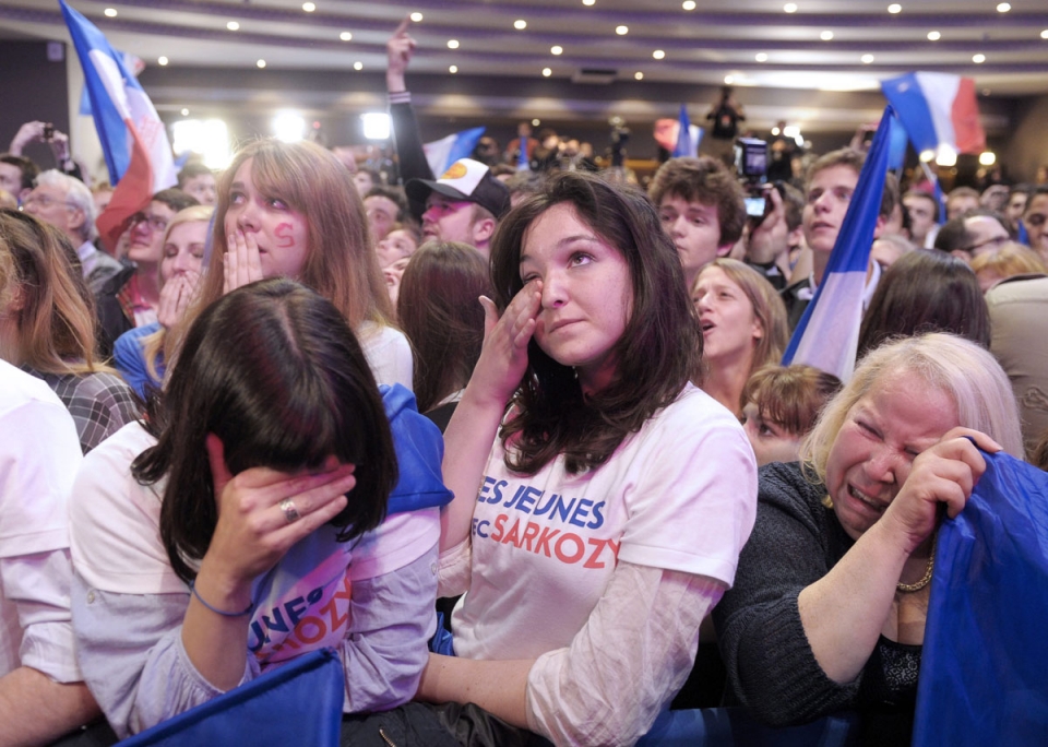 Sarkozyren jarraitzaileak, zundaketen ostean. Argazkia: EFE