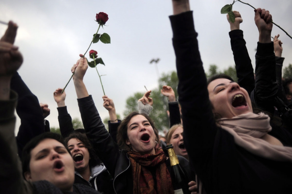 Hollanderen jarraitzaileak garaipena ospatzen. Argazkia: EFE