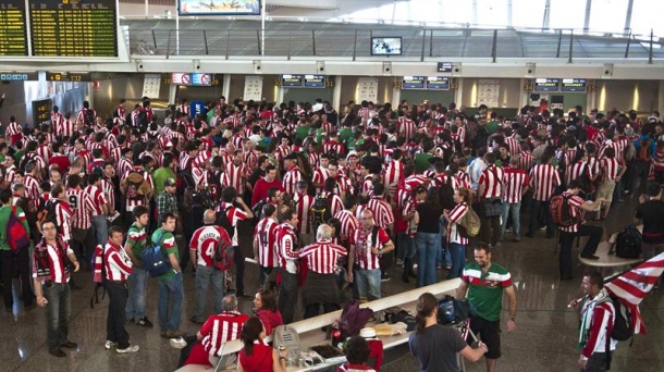 Aficionados del Athletic en Loiu. EITB